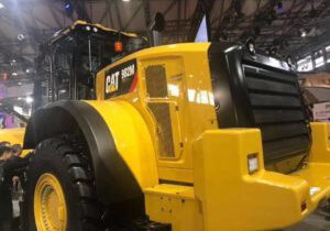 SMC發(fā)動機(jī)罩模具 SMC發(fā)動機(jī)罩模具